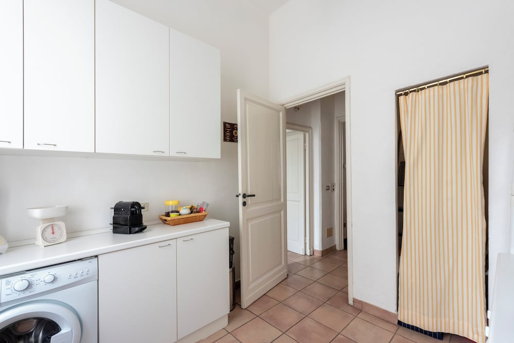 Inviting 2-bed flat near the beach