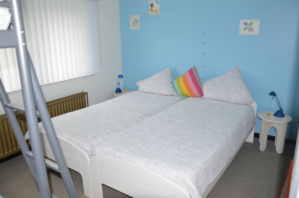 Charming Belgian Getaway, Vakantiewoning in Oudsbergen - 3 Bedrooms & Garden