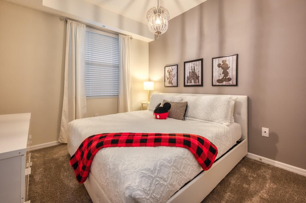 Spacious and Pleasant Home Near Disney view 2