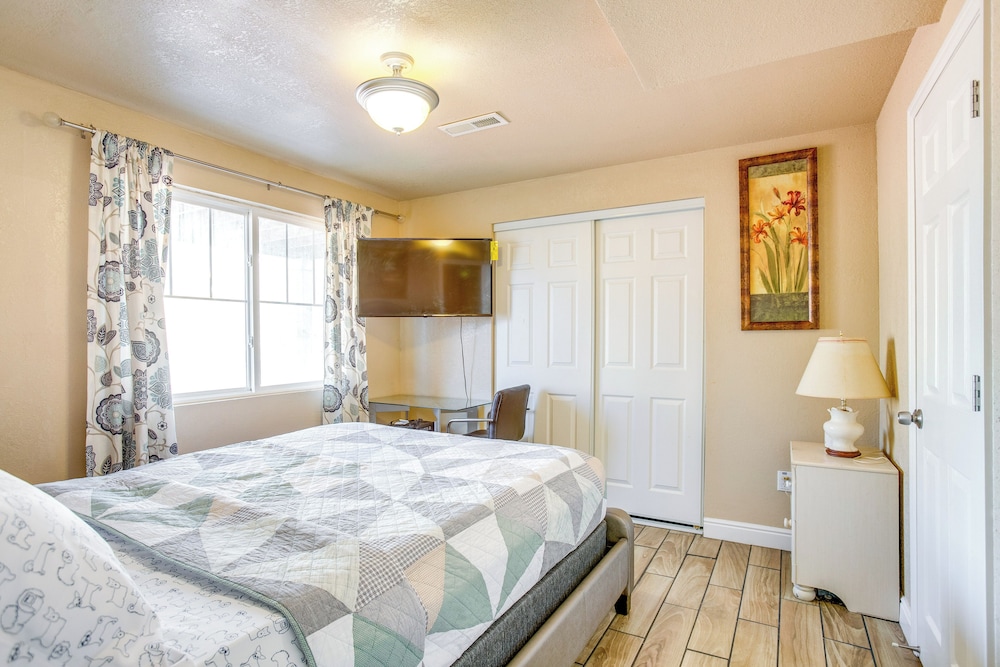 Hike, Explore & More: Aurora Retreat w/ Yard