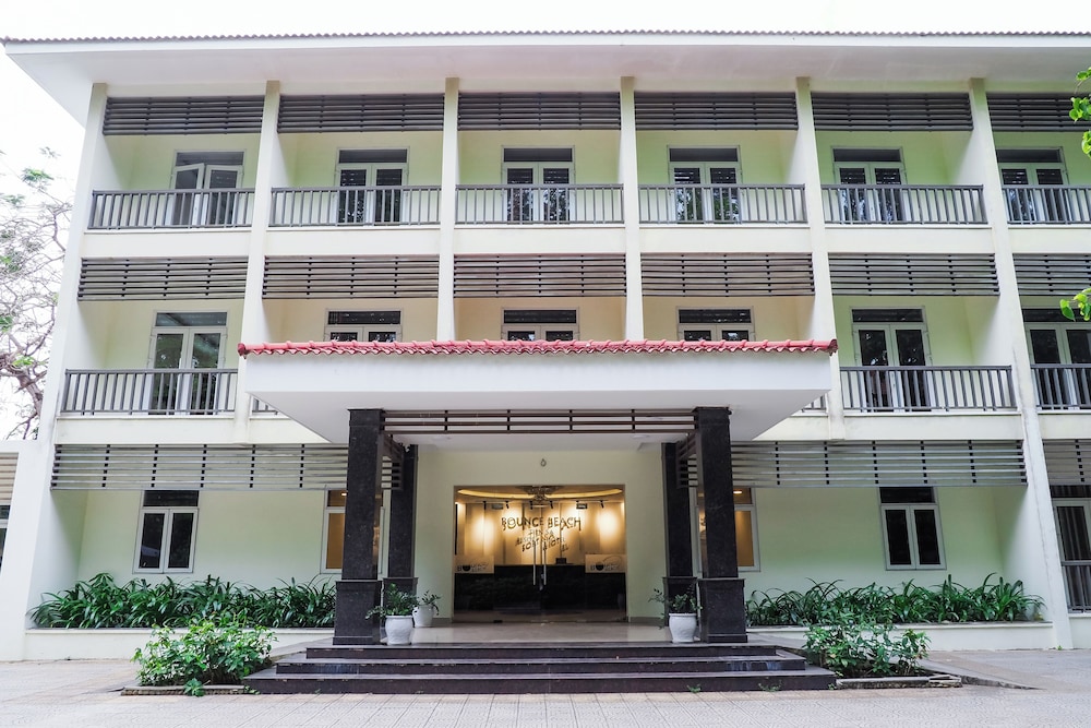 Bounce Beach Hotel & Tien Sa Resort
