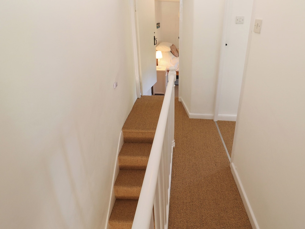 6 Bellair Road