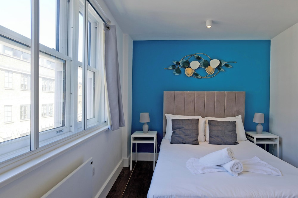 Imperial Middlesex Street Apartments