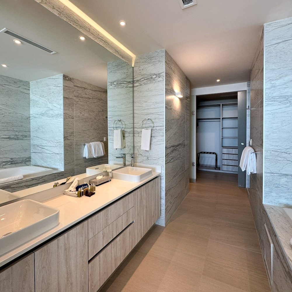 Has it all Beachfront Retreat With Stunning Views