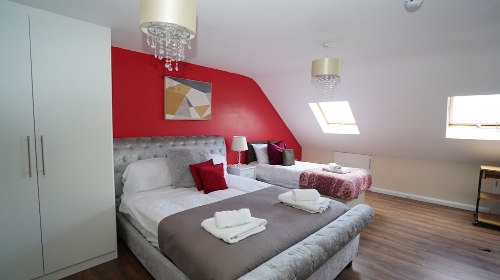 59B Comfortable Home Sleeps 8 view 2