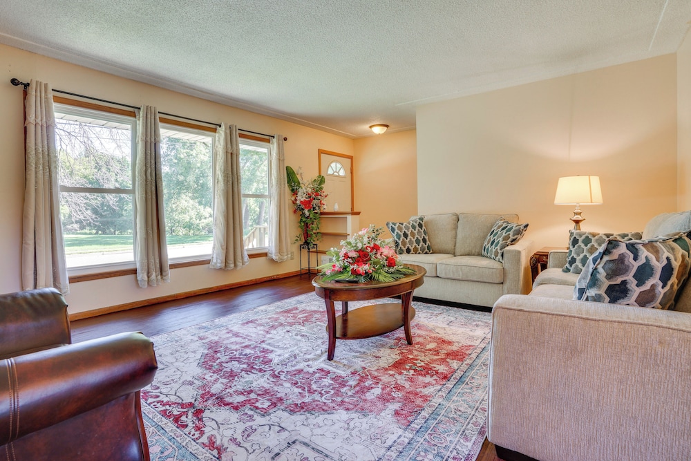 10 Mi to Downtown: Group Getaway in Minneapolis