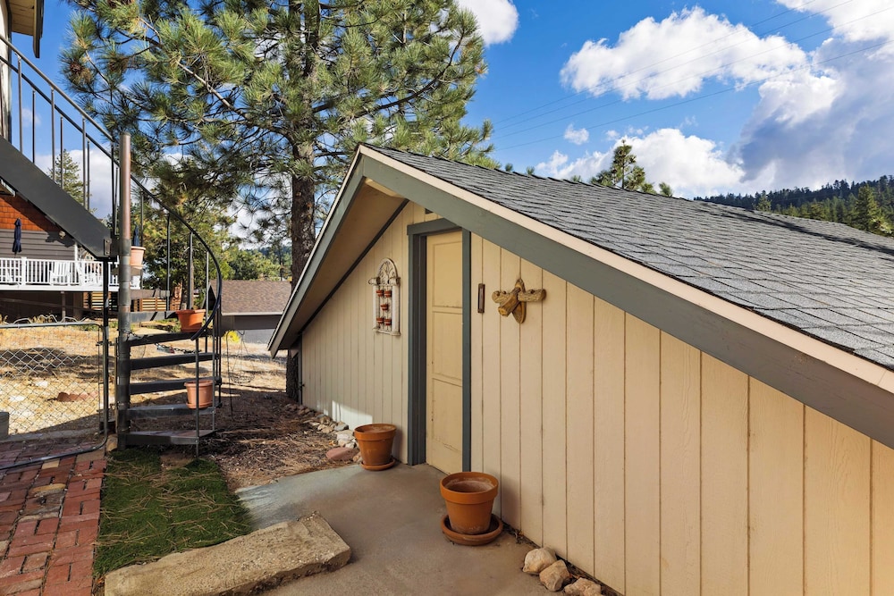 Lakeside in Bearadise by Avantstay Gorgeous Mountain Cabin in Boulder Bay!