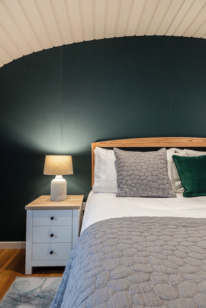 Stunning EcoRetreat Pods in Old Chalford