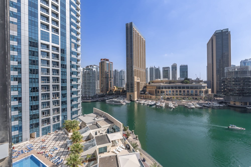 Chic Marina-view Studio in Bay Central Marina