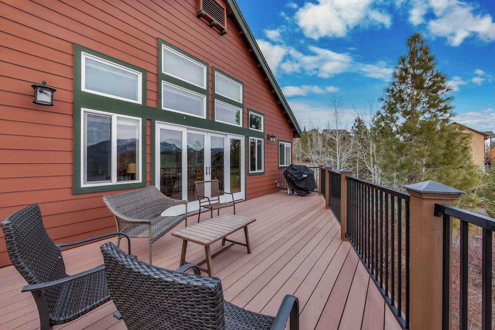 Lookout Point Retreat for 6