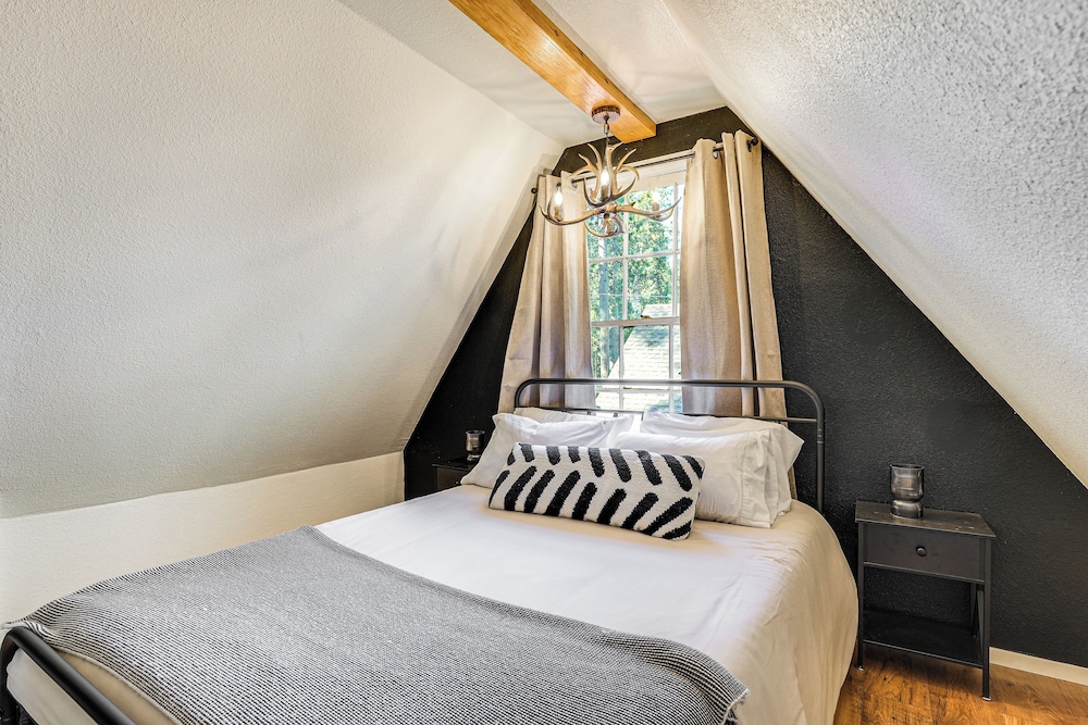 Hike, Ski & Fish: Charming Cabin in Twain Harte! view 3