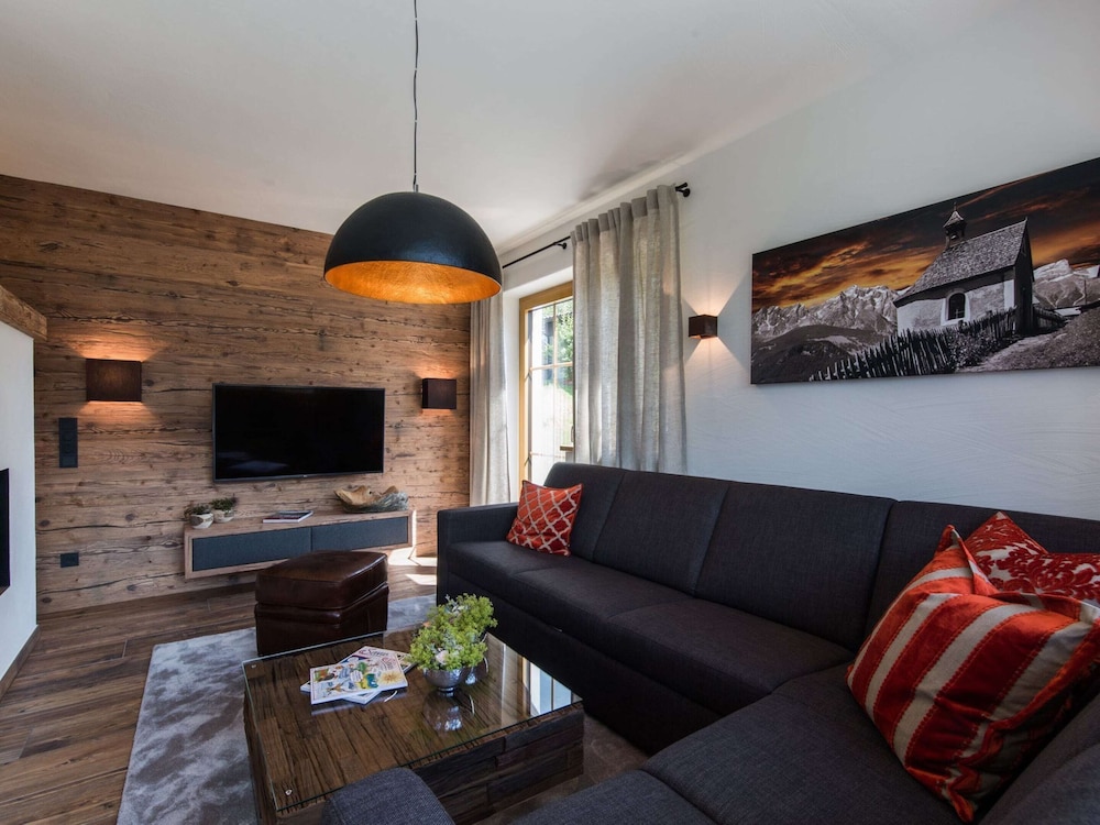 Affluent Chalet in Neukirchen near Wildkogel Ski Arena