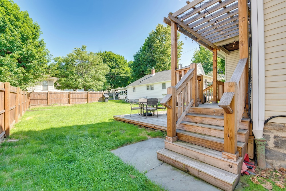 2 Mi to Steamtown Nhs: Family Home w/ Backyard!