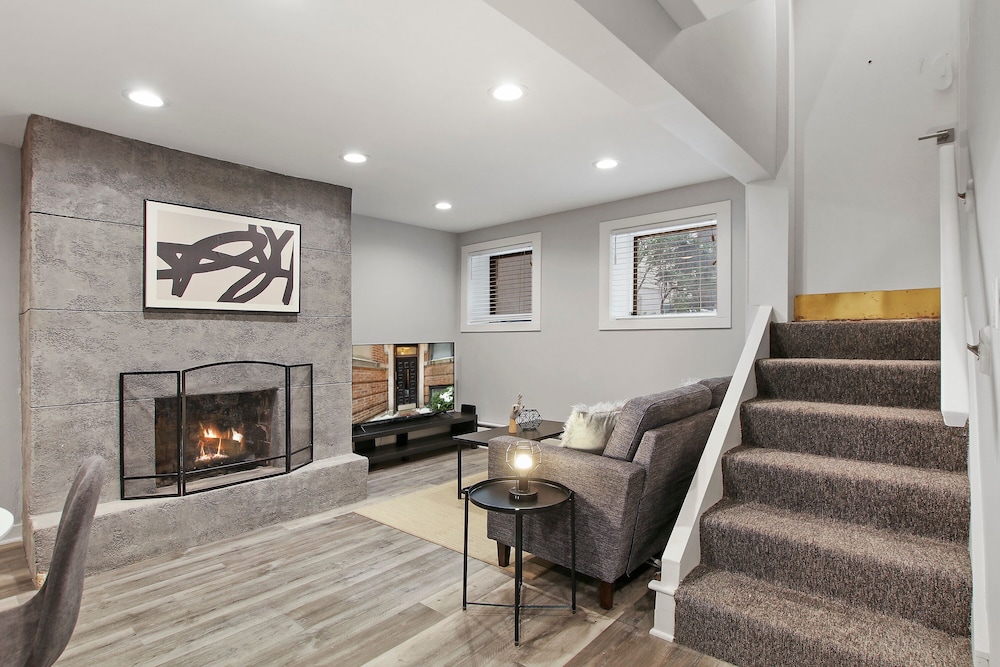 Perfectly Designed 1BR - Barry GA