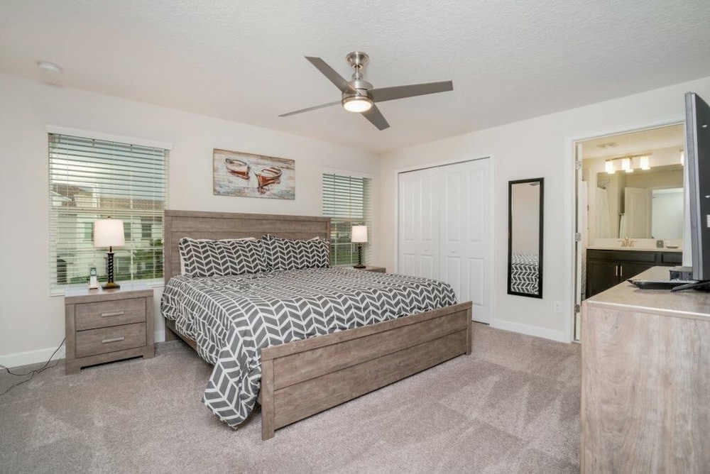 1566plunker 4 Bedroom Townhouse by RedAwning view 2