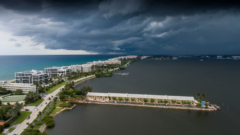 Palm Beach Waterfront Suites