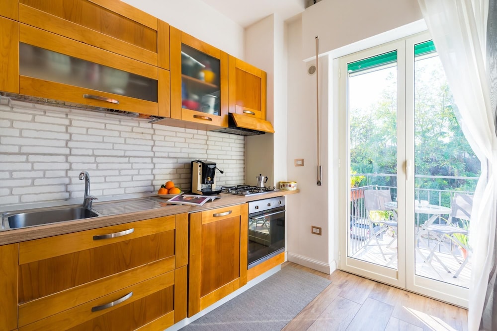 Bright Apartment With Private Parking Space