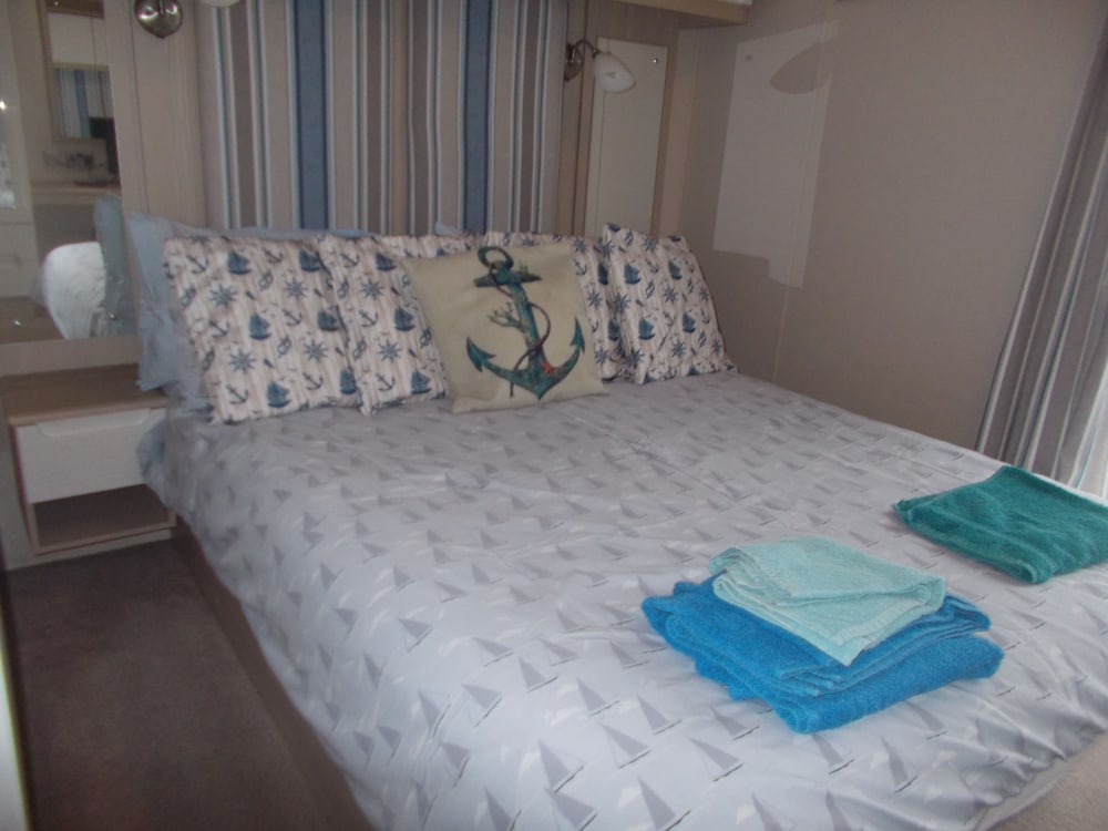 3 Bed Caravan - Sleeps 8 - Wifi - Parking view 2