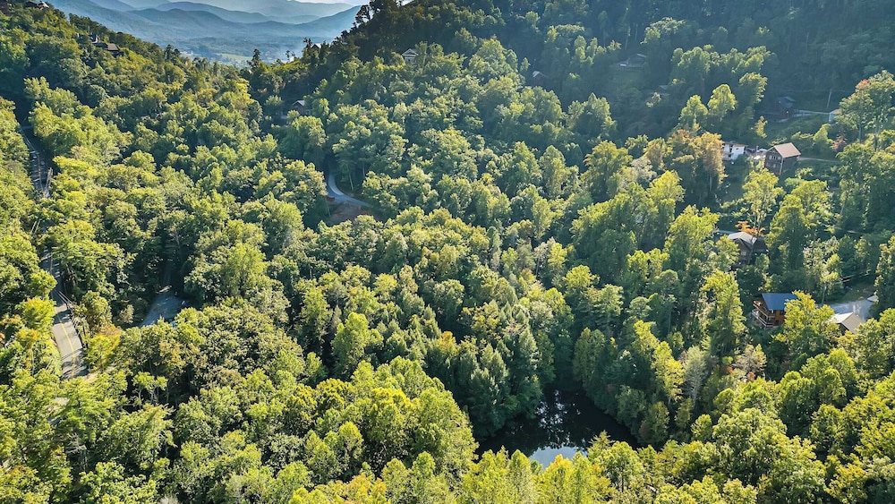 Lakeside Cabin w/ Hot Tub, Fireplace Near Dollywood & Trails Smoky Shores Retreat by Avantstay