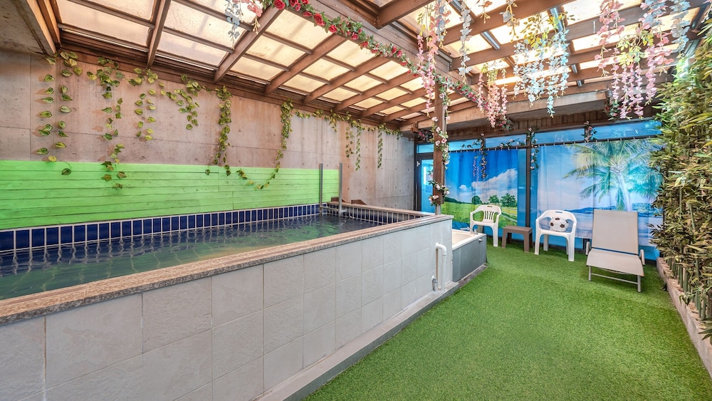 Yeosu Wellstay Pool Villa