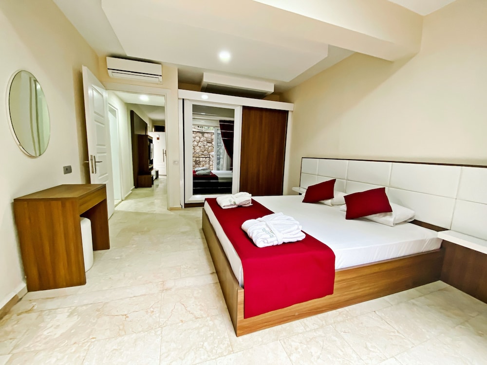 Fethiye Nokta Oren Suit view 5