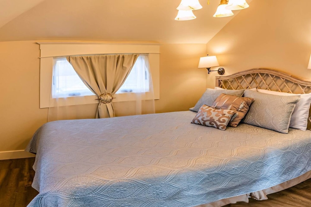 Ashland Vacations - Redtail Suites'red' Mccall Suitetesla Station - Property Image 16