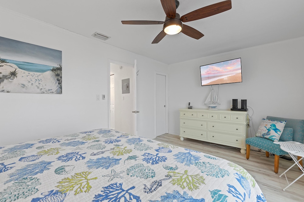 Colony Beach Club 235