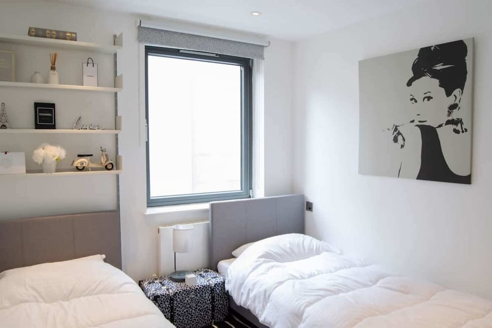 Modern 2 Bedroom With Balcony Near Oxford Street