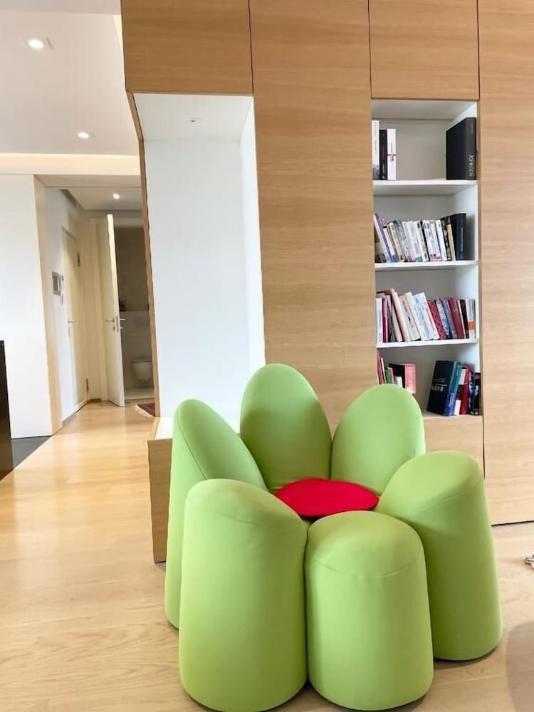 1 bedroom in the Heart of City Center view 5