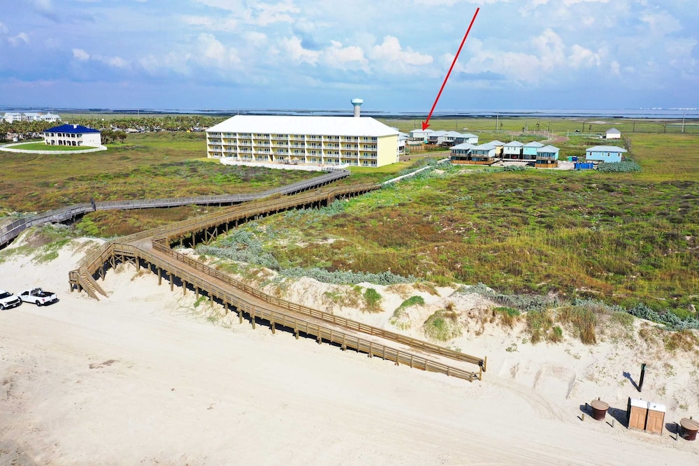 Sleeps 20 2 Homes w/ Beach Boardwalk Access, Water Canal Views, & Priv Pools