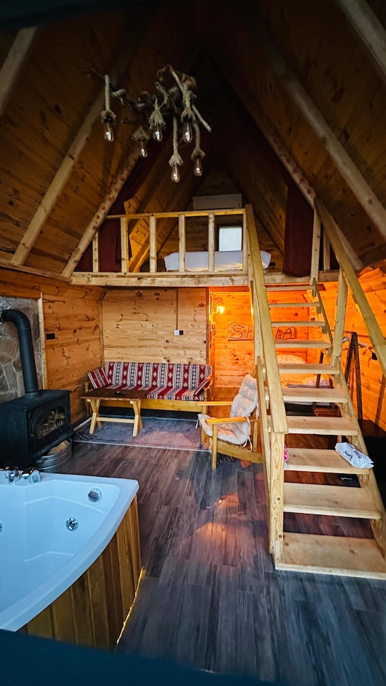 Stiela Suit Bungalov
