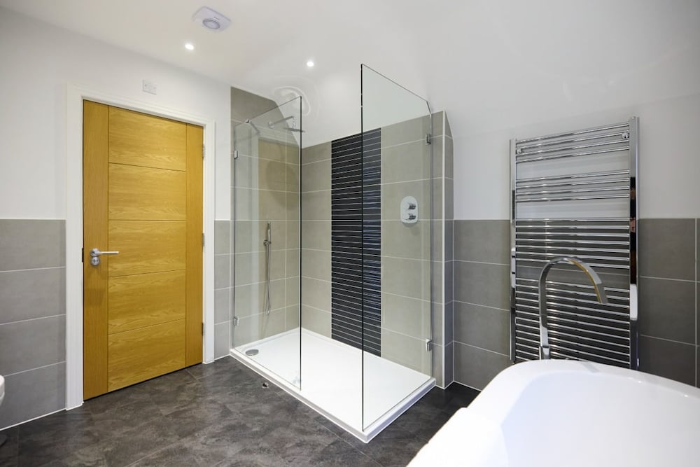 The Ascot Escape - Stylish 4bdr With Courtyard