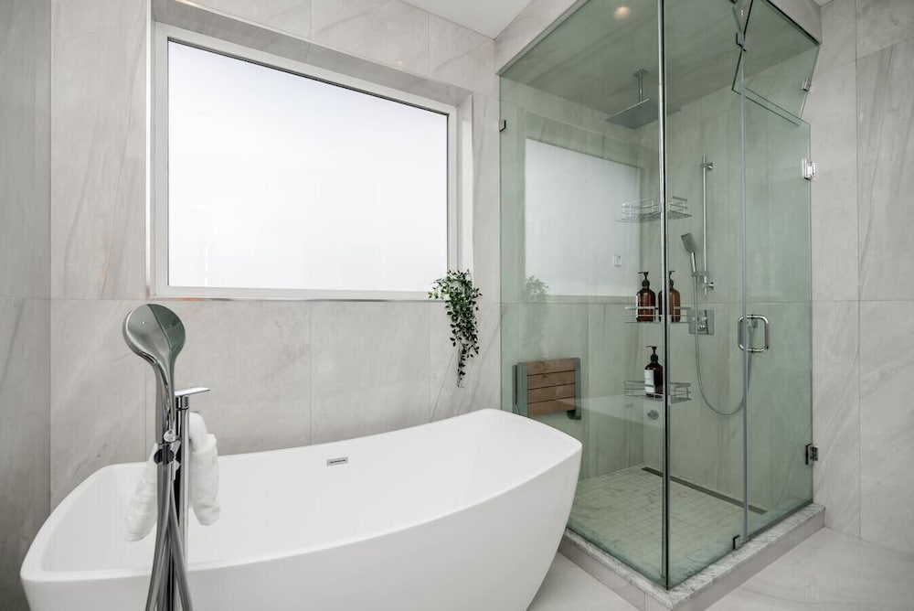 Centrally-located Luxury Home With Views Cinema