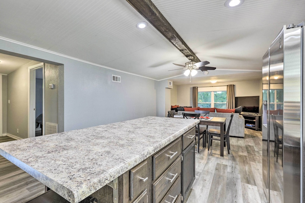 Updated Home Near Manatee Springs State Park!