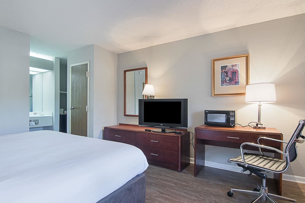 Americus Vacations - Econo Lodge - Property Image 7