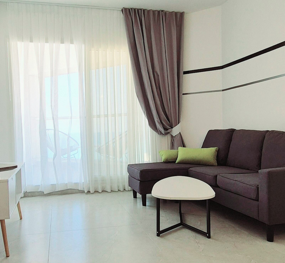 8Go to Leonardo apartments