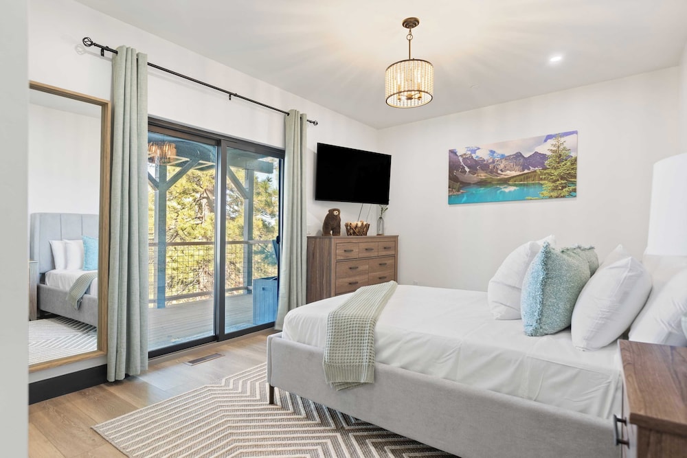 Modern Lodge Near Lake, Village, & Snow Summit Game Room, Decks, Firepit, Views