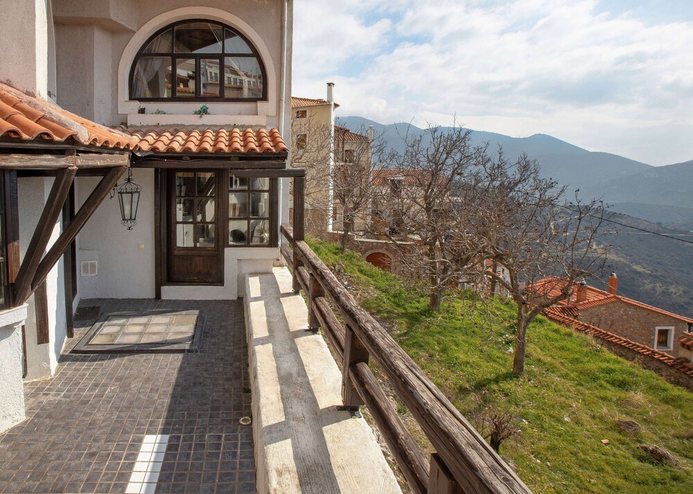 Arachova Nest in the Village by GHH