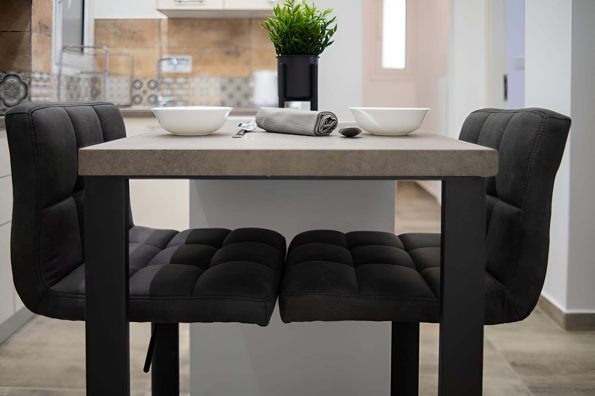Black Pearl apt in Koukaki