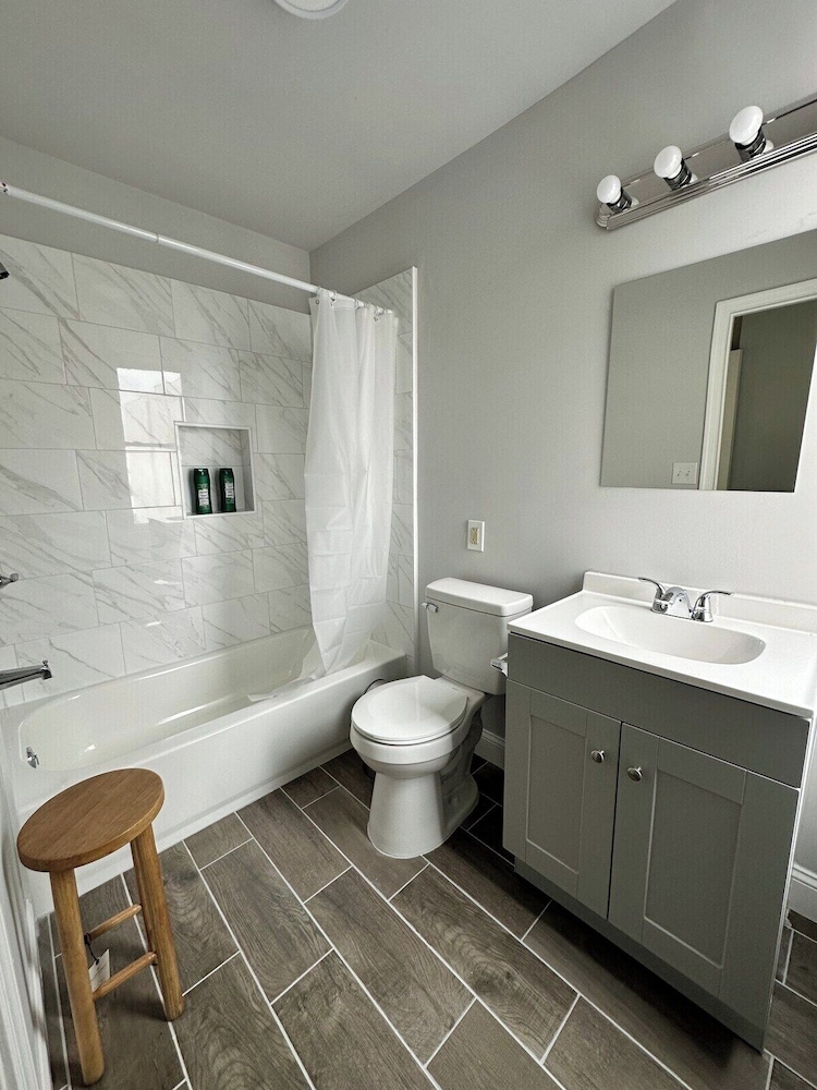 Chic & Cozy Philly Stay in City Center