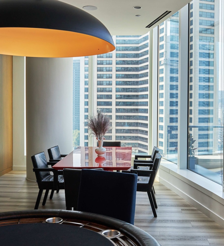 60 Fl Lake View Apt An Urban Oasis in the Sky