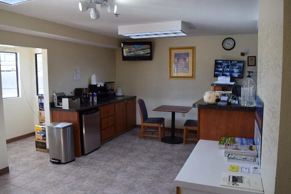 Royal Inn Douglasville view 3