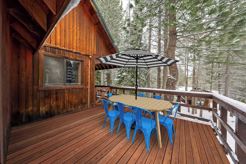Private Deck, Fireplace, and Ski Access Near Northstar The Lazy Bear