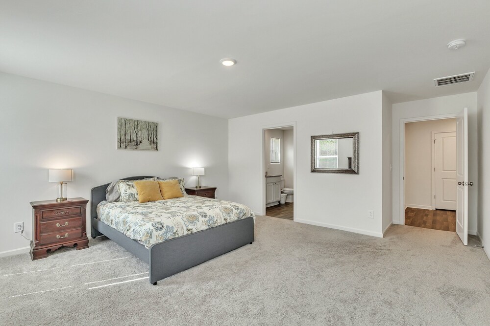 5br Pet Friendly Retreat With Garage Parking 5 Bedroom Home