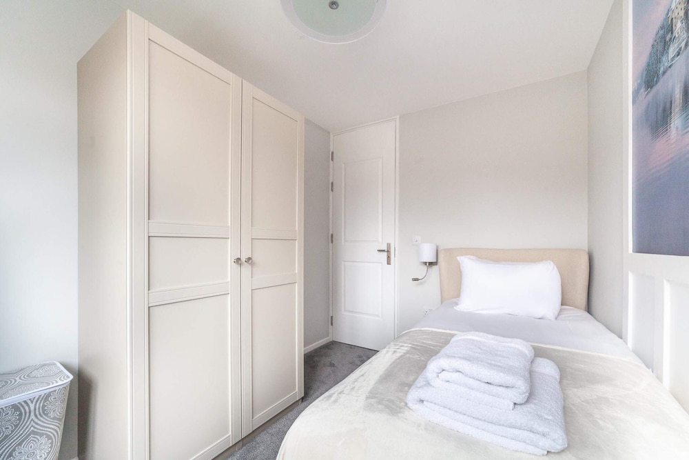 Excellent 3-bed Flat In Elephant & Castle