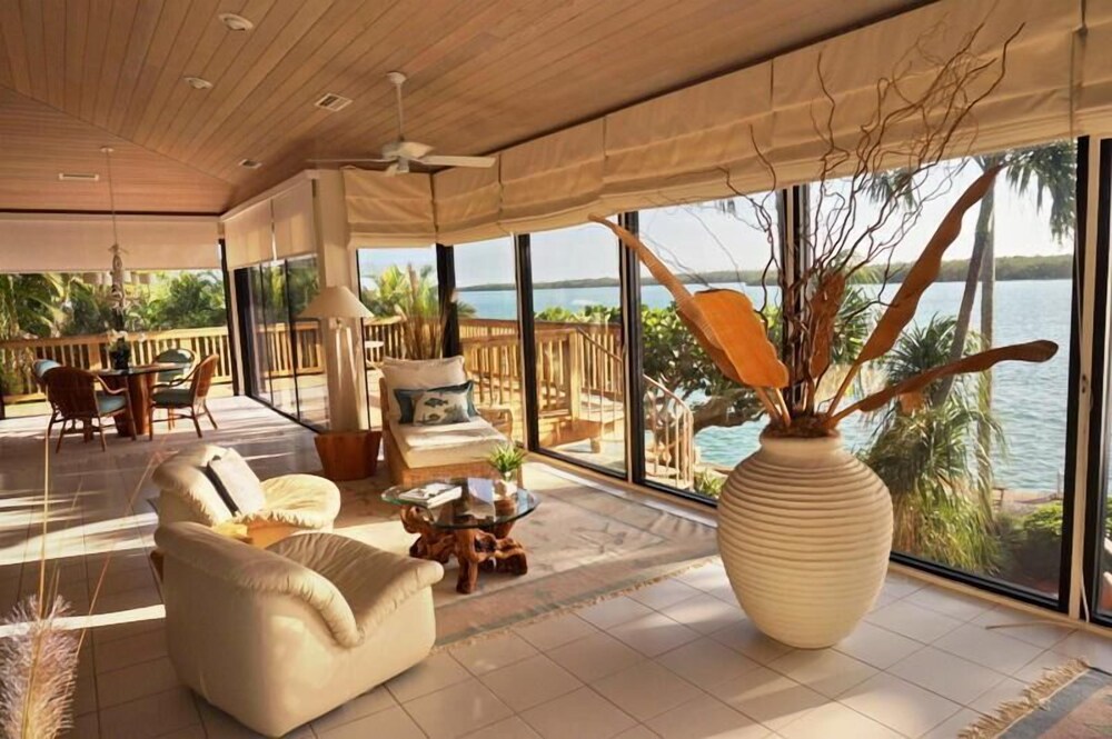 BRF1569 4 Bedroom Holiday Home by Marco Naples Vacation Homes