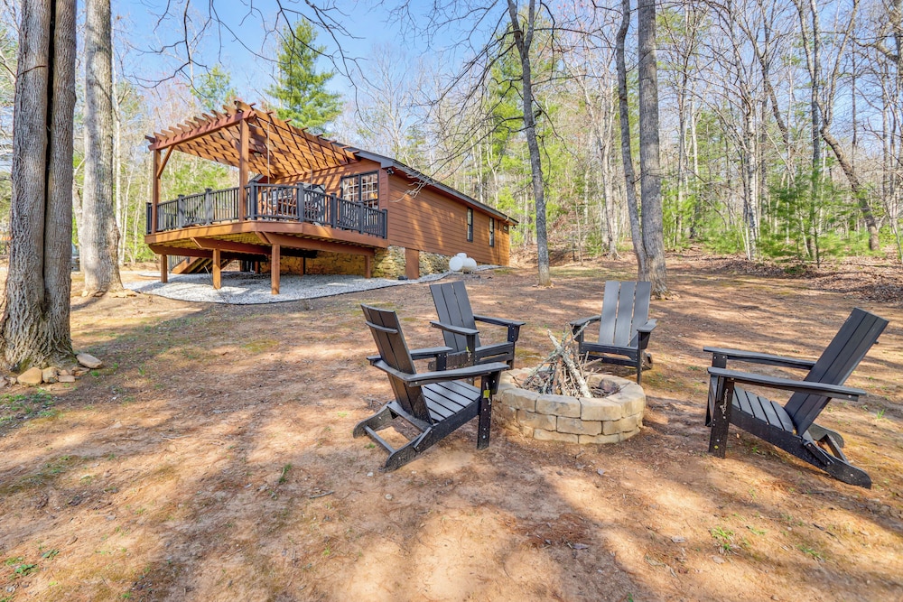 1 Mi to Nottely Lake: Home w/ Furnished Deck!
