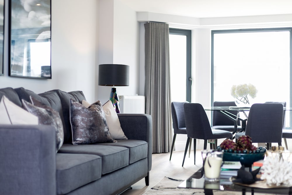 The Carlyle - Elegant Serviced Apartments