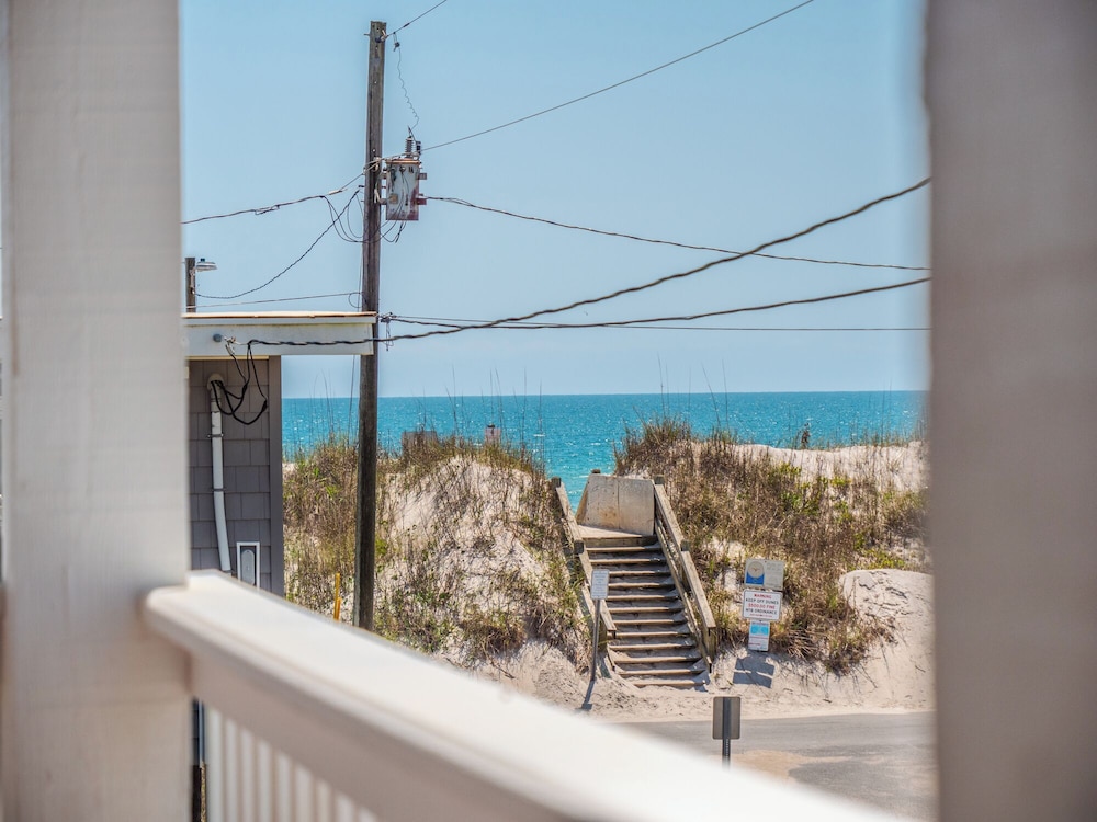 Skipper's Hideout by Topsail Realty