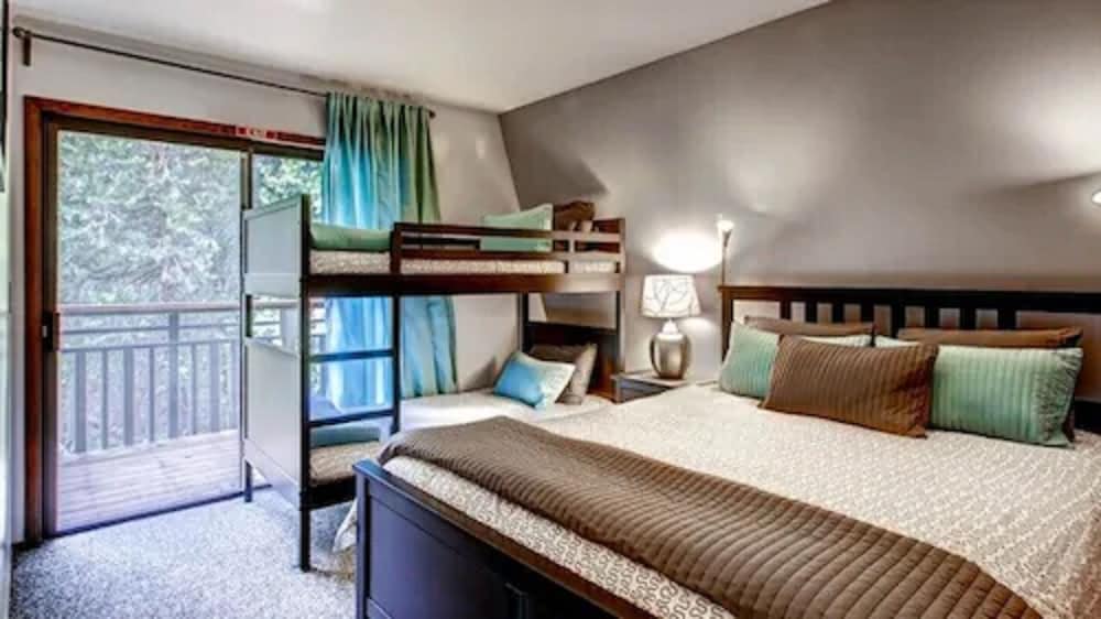 Scenic Wonder Sierra Haven Cabin 3 Bedroom Loft view 3